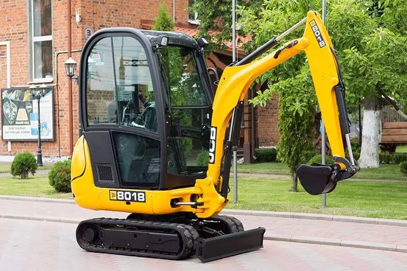 JCB 8018